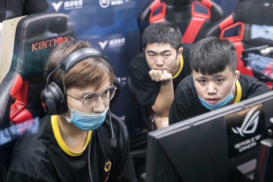 Peanut成功晋级英雄联盟S15八强展现实力